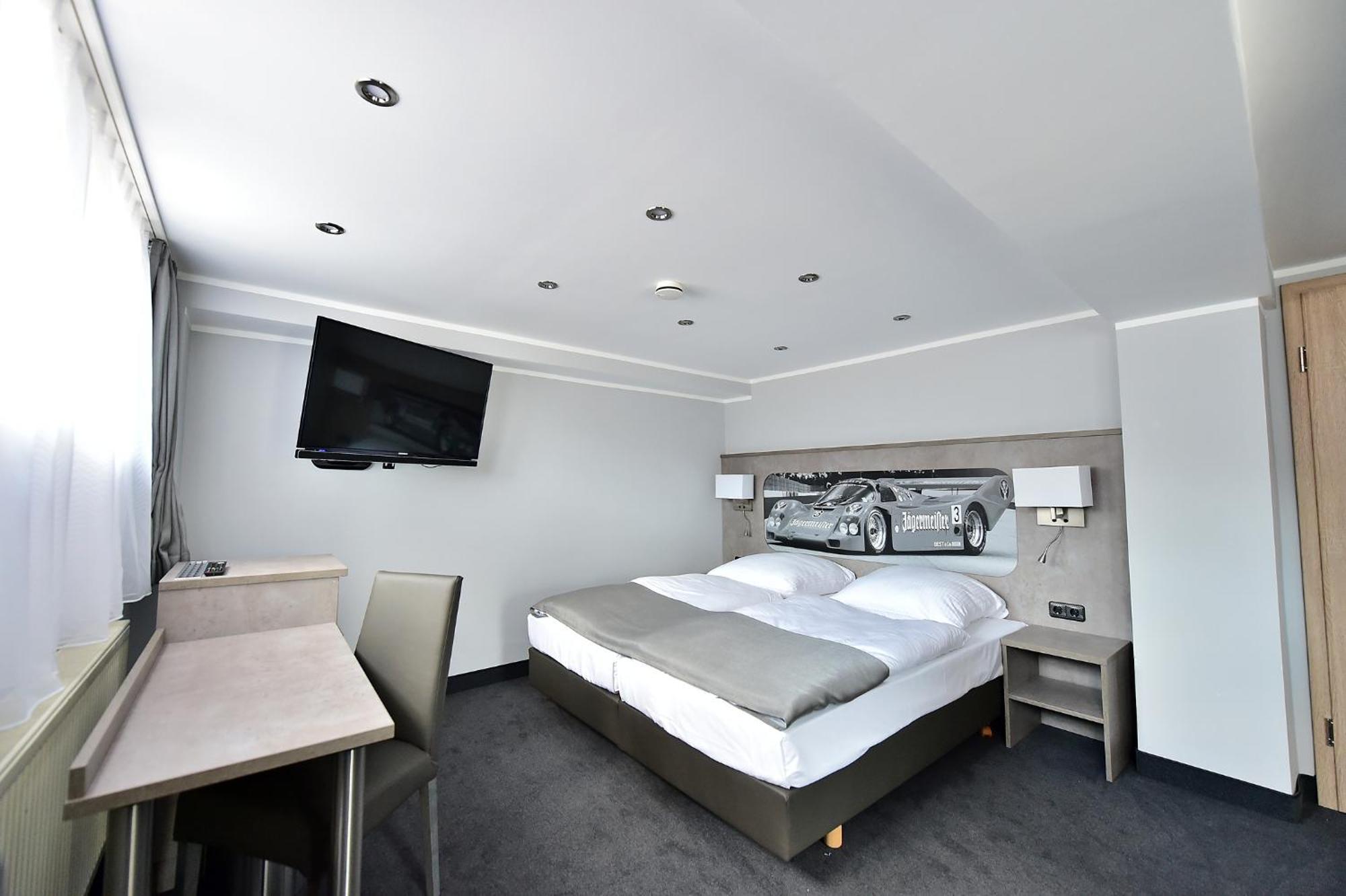 Gt3 Hotel Honerath Extérieur photo