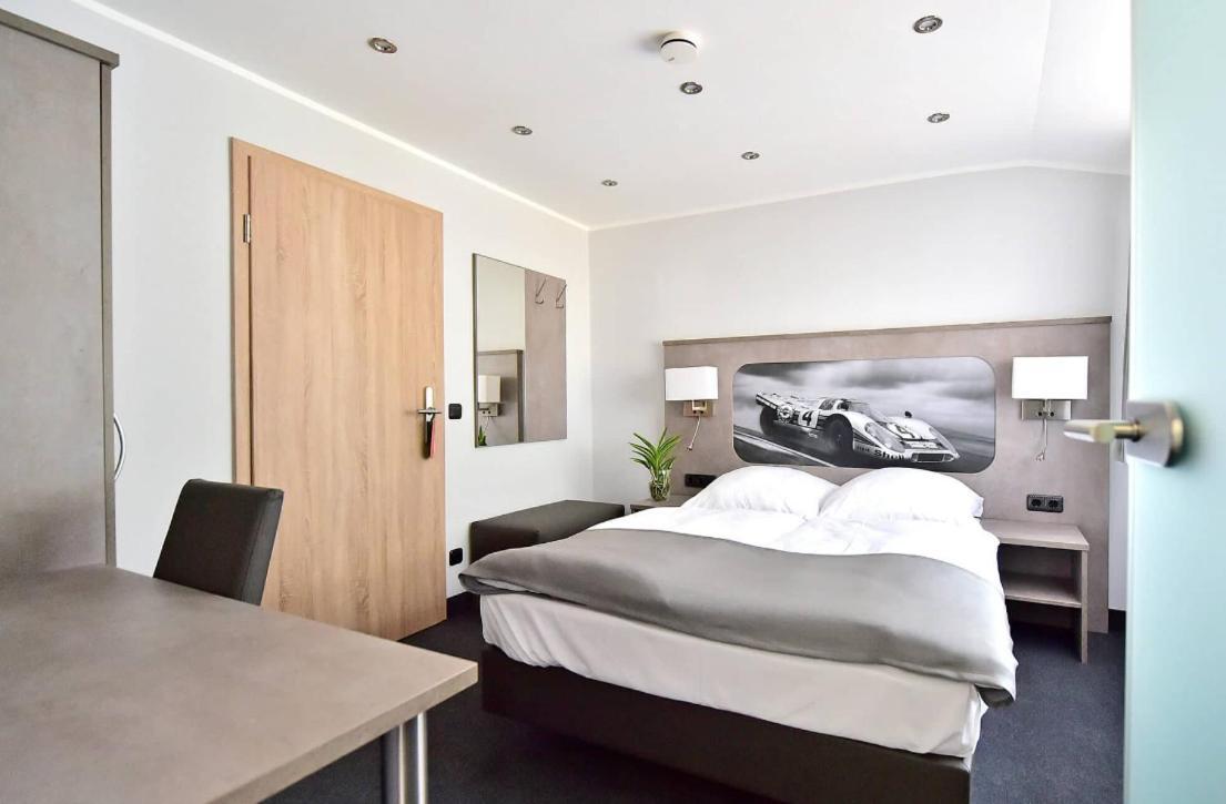 Gt3 Hotel Honerath Extérieur photo