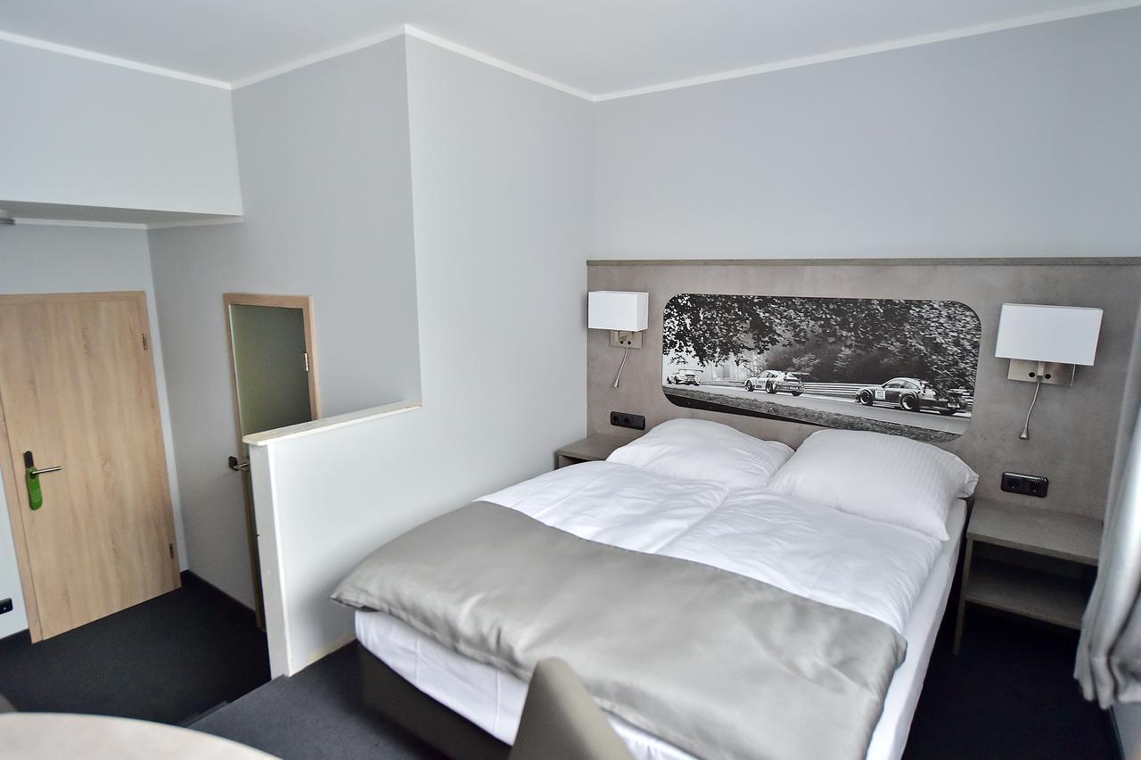 Gt3 Hotel Honerath Extérieur photo