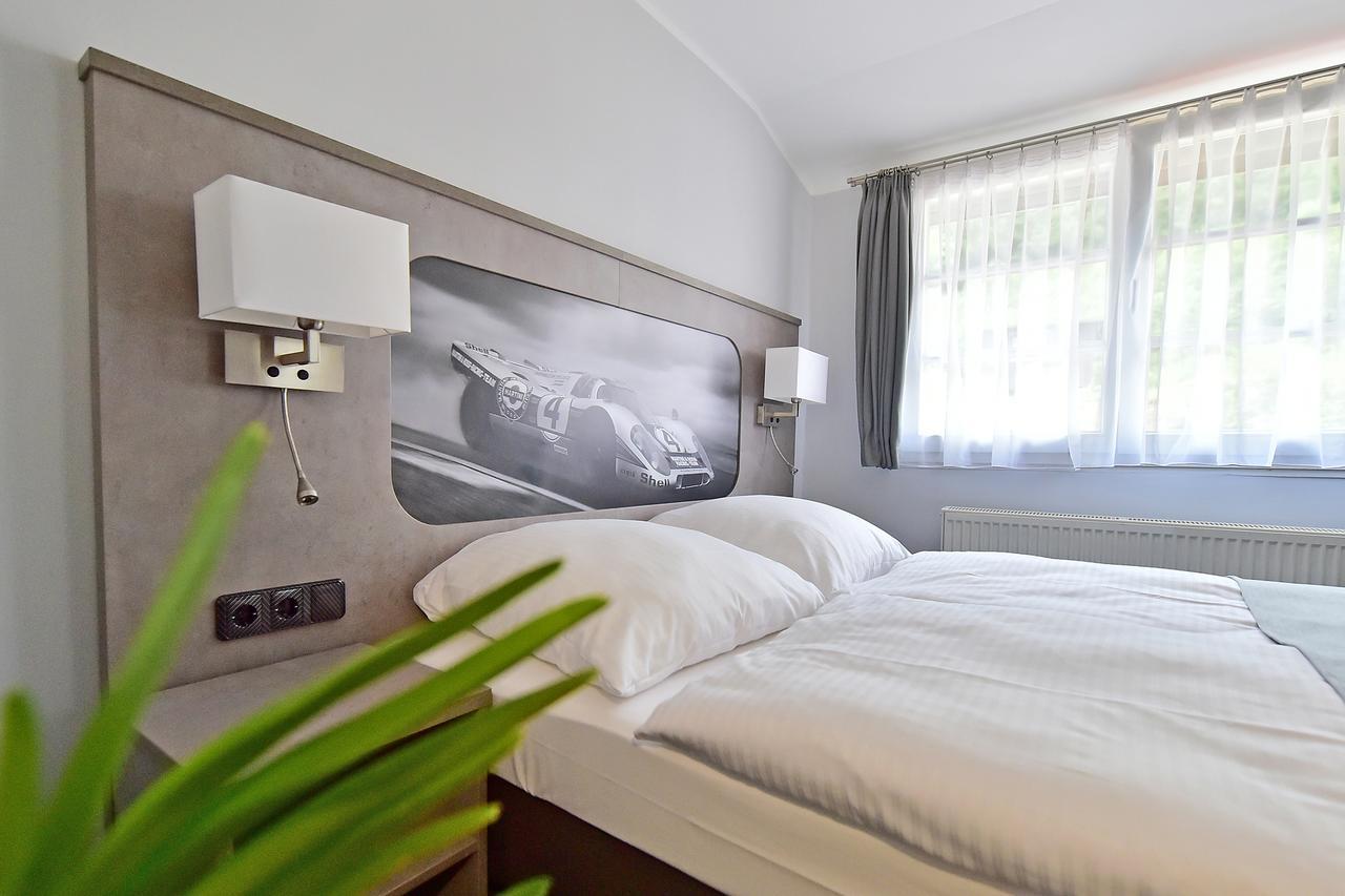 Gt3 Hotel Honerath Extérieur photo