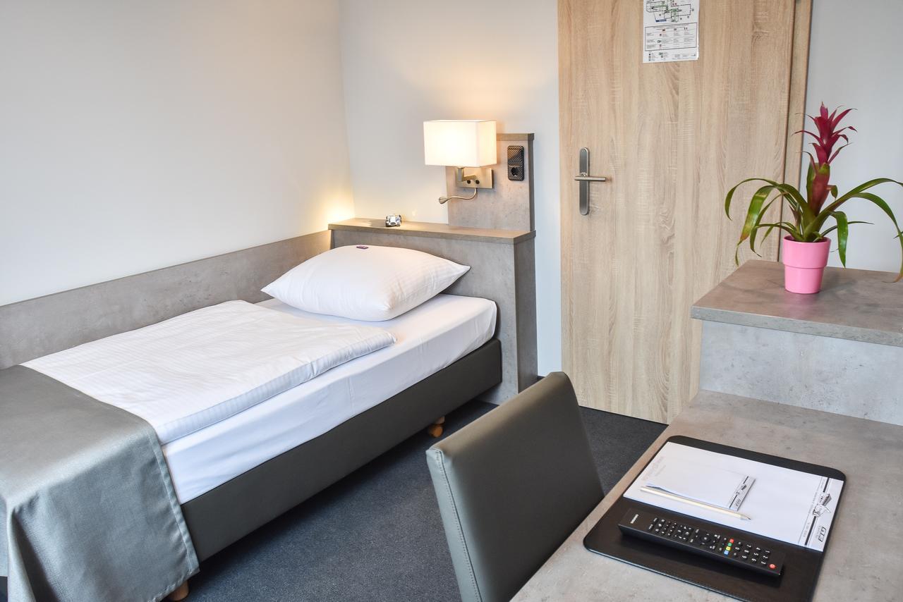 Gt3 Hotel Honerath Extérieur photo