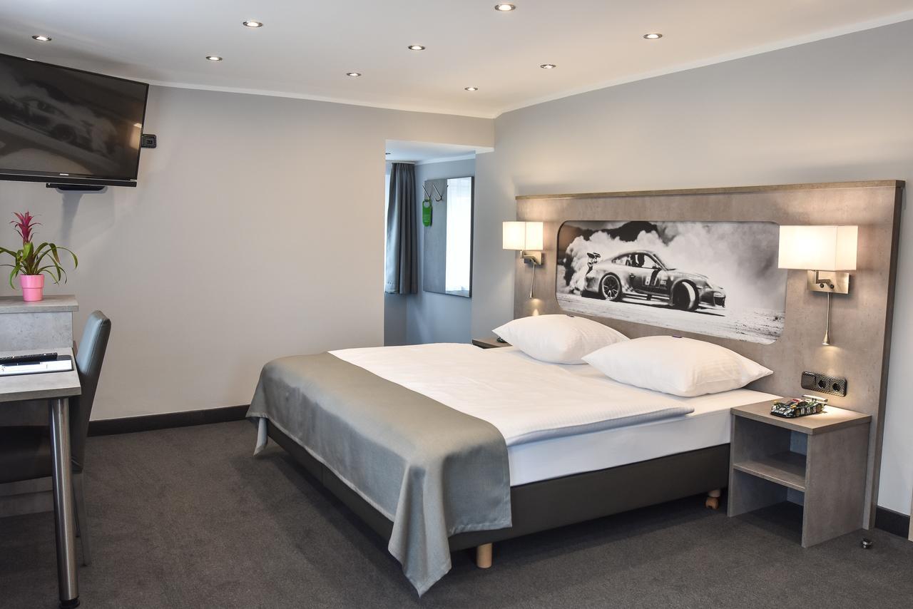 Gt3 Hotel Honerath Extérieur photo